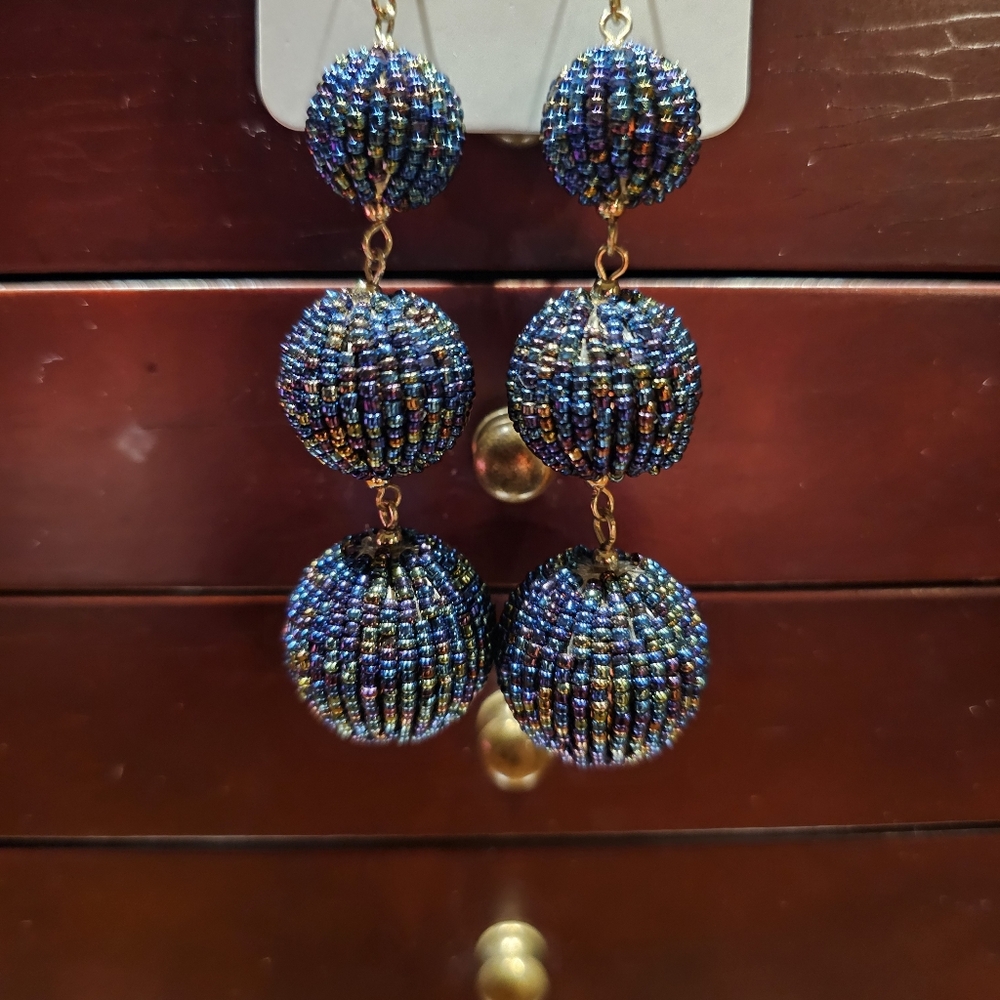 Long iridescent beaded earrings - Picture 6 of 7